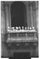 Un gruppo di cardinali saluta dal balcone laterale ...
