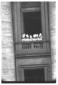Un gruppo di cardinali saluta dal balcone laterale ...