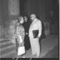 Lina Merlin ed un uomo davanti alla Camera dei Dep ...