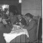Alcuni esponenti politici DC ripresi al ristorante ...
