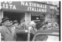 Amendola e altre persone  accompagnano De Nicola a ...