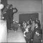 Dario Fo parla con alcune persone del pubblico pre ...