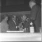 Togliatti sul palco riceve da un delegato sud-amer ...
