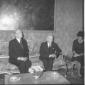 Harold Macmillan, Segni e una interprete durante i ...