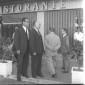 Politici D.C. davanti ad un ristorante all'Eur in  ...