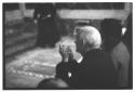 Segni ripreso mentre prega nella chiesa della Sant ...