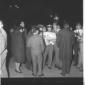 Alcune persone, davanti all'ambasciata americana i ...