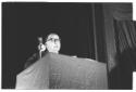 Oronzo Reale ripreso sul palco del teatro dei Serv ...