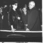 Sophia Loren, Vittorio De Sica e Tot in chiesa du ...
