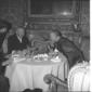Il Cancelliere tedesco Ludwig Erhard seduto ad un  ...