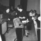 Due donne sedute in platea in occasione della cons ...