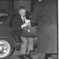 Il ministro Corona ripreso all'arrivo mentre scend ...