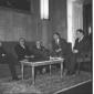 Saragat riceve alla Farnesina, Guy Mollet, seduto  ...