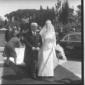 Giovanni Gronchi ripreso mentre con la figlia sott ...