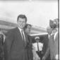 Il senatore Kennedy sulla pista dell'aeroporto di  ...