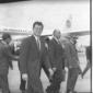 Il senatore Kennedy sulla pista dell'aeroporto di  ...