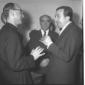 Andreotti discute con un prelato e un uomo nella n ...
