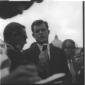 Il senatore Edward Kennedy ripreso, tra altri, in  ...