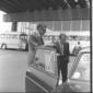 Lombardi e Vittorelli mentre discutono all'esterno ...