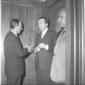 Andreotti discute con un uomo  nell'ascensore di p ...