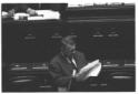 Un uomo politico in piedi alla Camera dei deputati ...