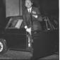 Andreotti scende dall'auto a palazzo Chigi per una ...