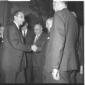 Aldo Moro stringe la mano a Caron e altri sottoseg ...