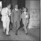 Achille Corona seguito da due giornalisti all'ingr ...