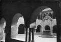 S. Stefano: cortile Lapidarium [Il pozzo al centro ...