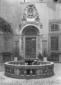 [Fontana nel cortile di un palazzo storico della c ...
