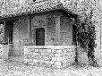 Sessano, portichetto sul fronte della chiesa