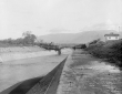 Locomotiva delle ferrovie dello Stato caduta nel c ...