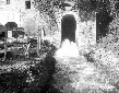 Chiavica di scarico del lago di Ninfa presso la ce ...