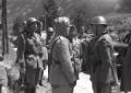 Mussolini a colloquio con un ufficiale