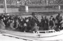 Prigionieri serbi a bordo di una barca d ...