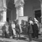 Il ritratto di Hitler e Mussolini viene consegnato ...