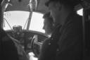 Tre aviatori nella cabina di un bombardi ...