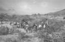 Soldati delle truppe coloniali italiani scendono d ...